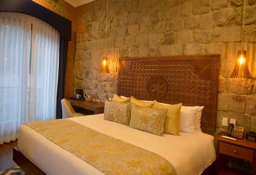 ホテル Hospedaje Otavalo