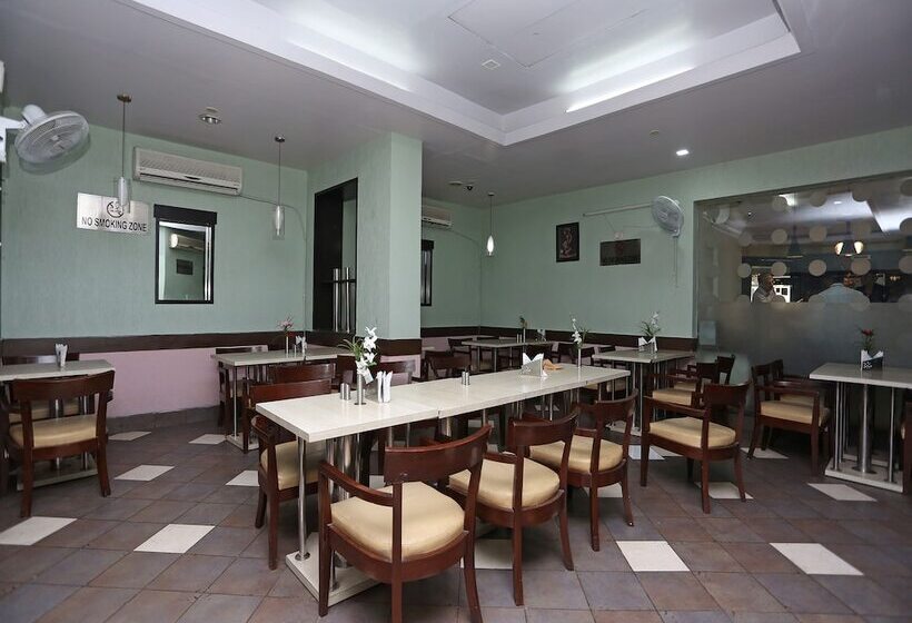 ホテル Tourist Deluxe By Oyo