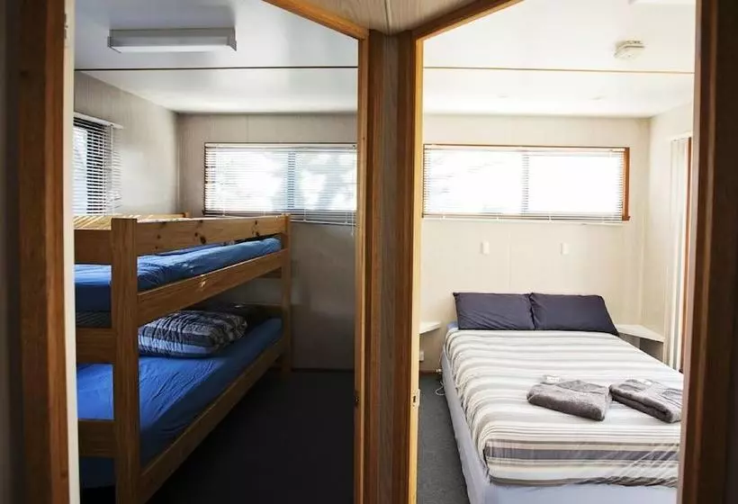 Seven Mile Beach Cabin And Caravan Park