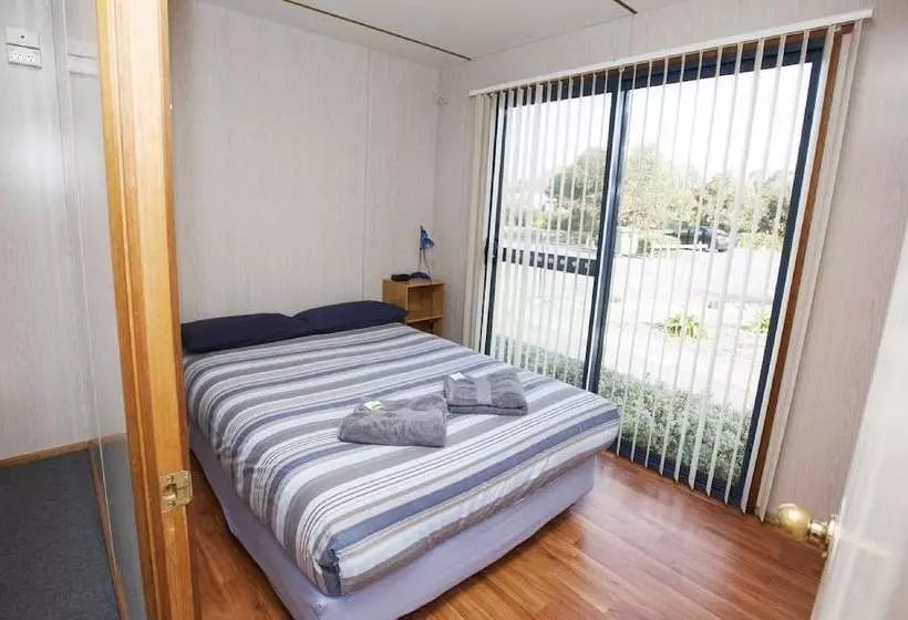 Seven Mile Beach Cabin And Caravan Park