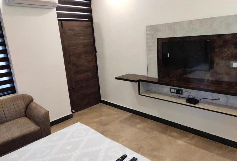 هتل Samriddhi Residency