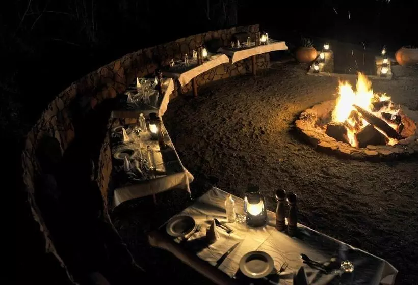 ホテル Esiweni Luxury Safari Lodge