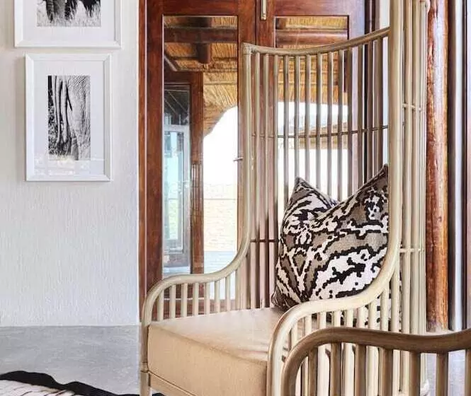ホテル Esiweni Luxury Safari Lodge
