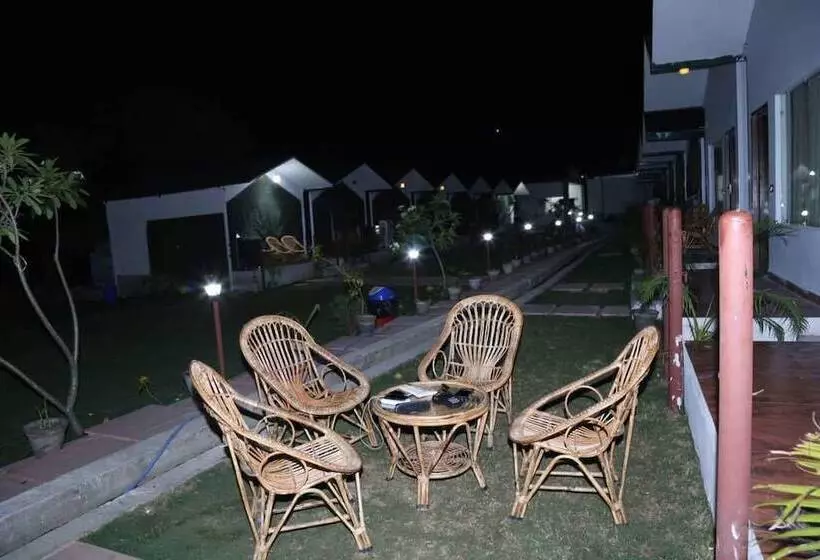 هتل Gurugram Resort