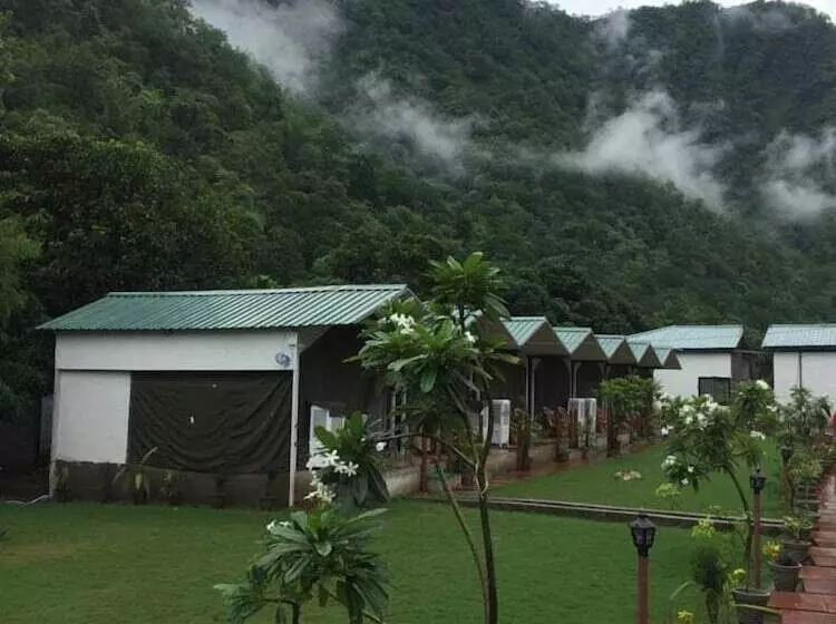 هتل Gurugram Resort