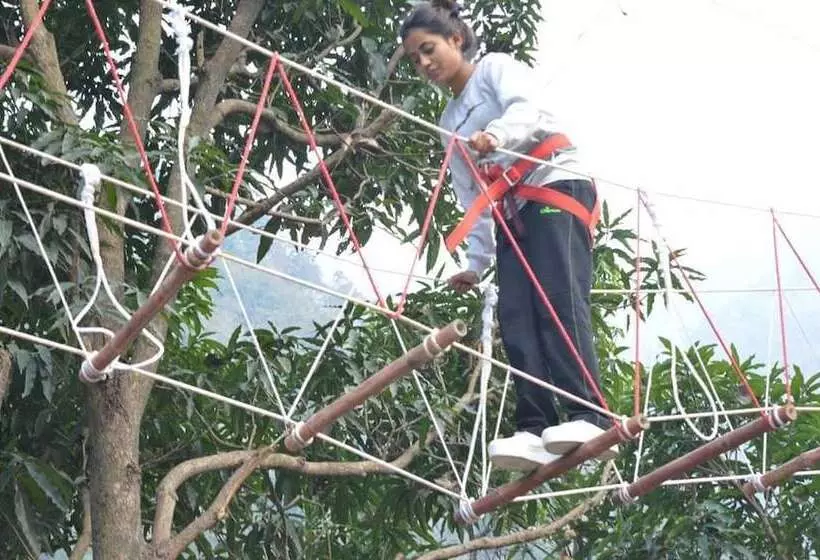 هتل Gurugram Resort