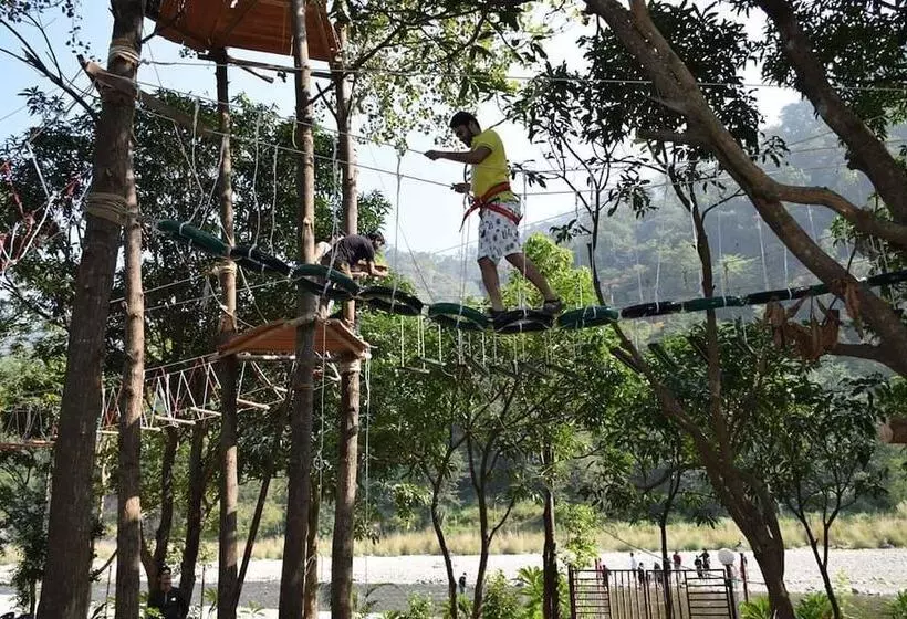 هتل Gurugram Resort