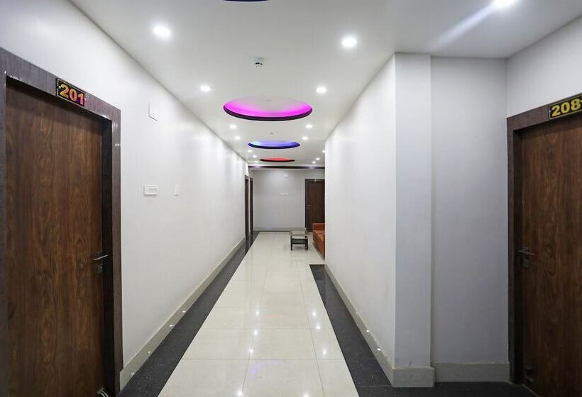 Hotel Tr Palace By Oyo Rooms