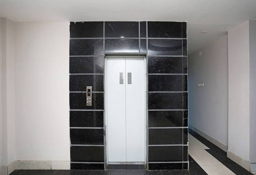 Hotel Tr Palace By Oyo Rooms