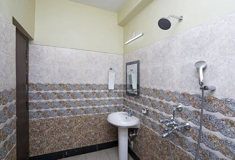 Hotel Tr Palace By Oyo Rooms