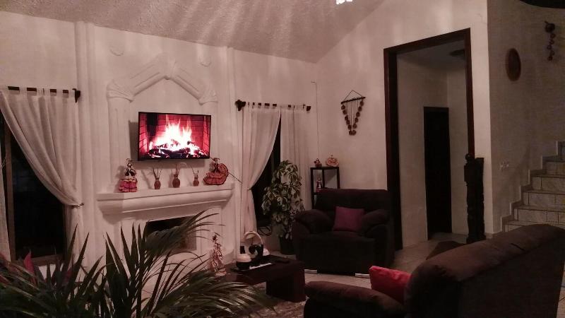 Lia Ajijic  Lakeside B&b