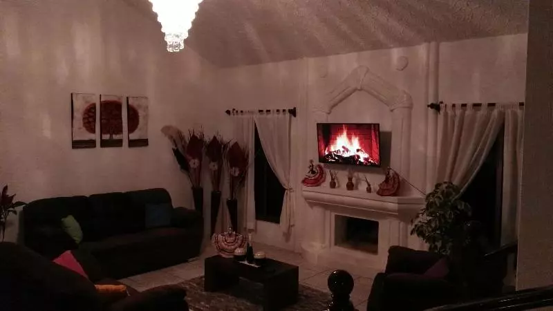 Lia Ajijic  Lakeside B&b