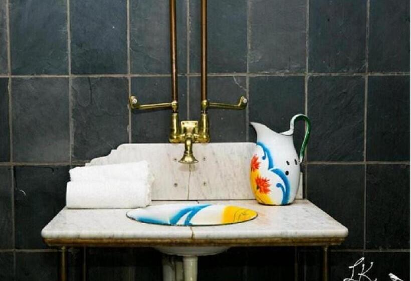 تختخواب و صبحانه Sandton Farmhouse