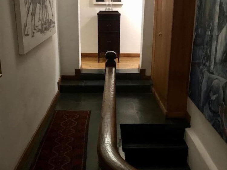 تختخواب و صبحانه Sandton Farmhouse