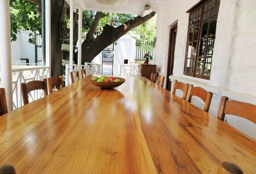 تختخواب و صبحانه Sandton Farmhouse