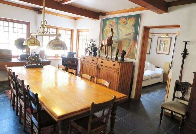 تختخواب و صبحانه Sandton Farmhouse