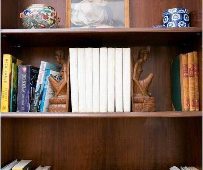 تختخواب و صبحانه Sandton Farmhouse