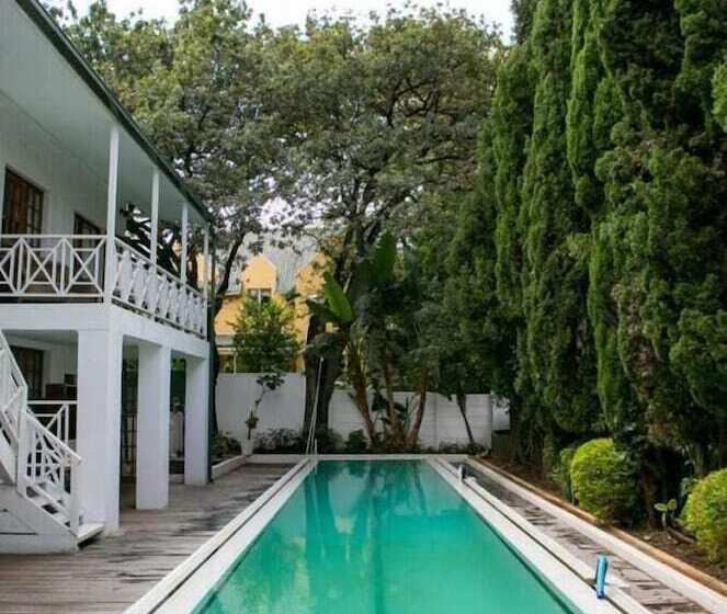 تختخواب و صبحانه Sandton Farmhouse