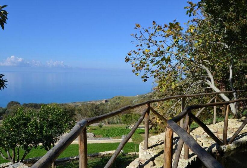 פונדק Borgo Rosso Di Sera Resort