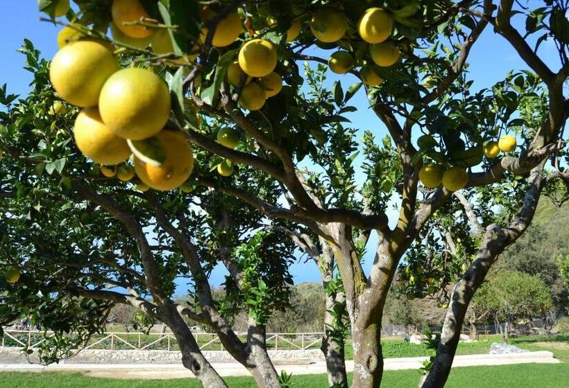 פונדק Borgo Rosso Di Sera Resort