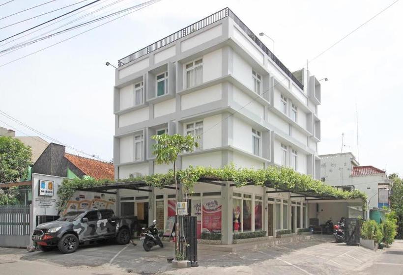 فندق Reddoorz Near Solo Balapan Station