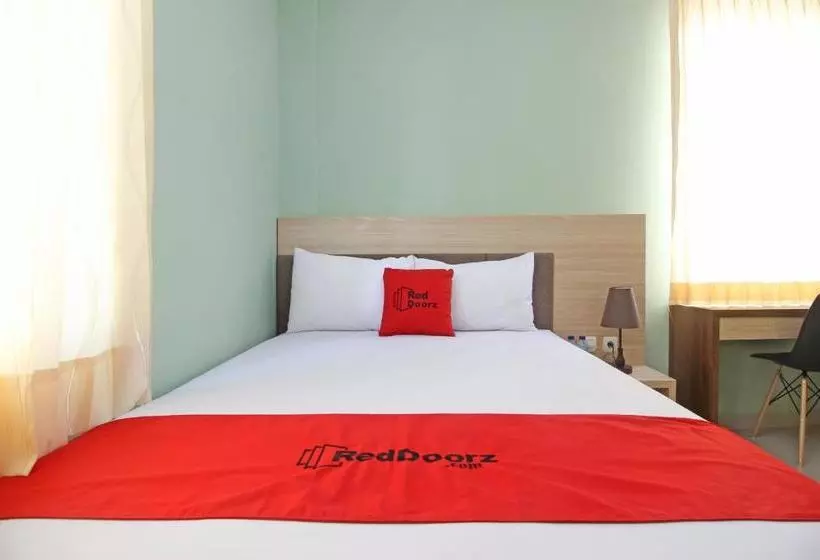 Hotelli Reddoorz Near Solo Balapan Station