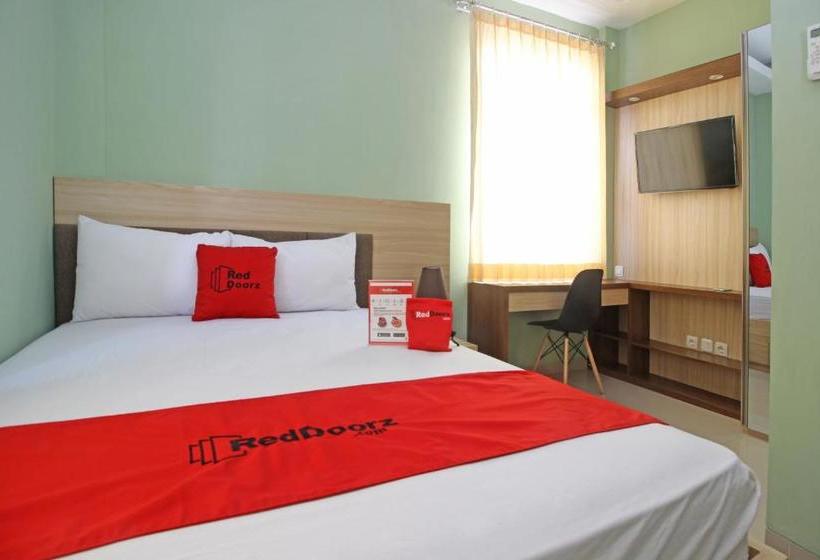 فندق Reddoorz Near Solo Balapan Station