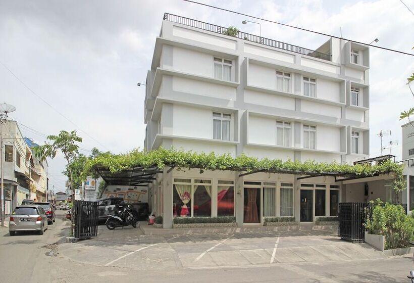 فندق Reddoorz Near Solo Balapan Station