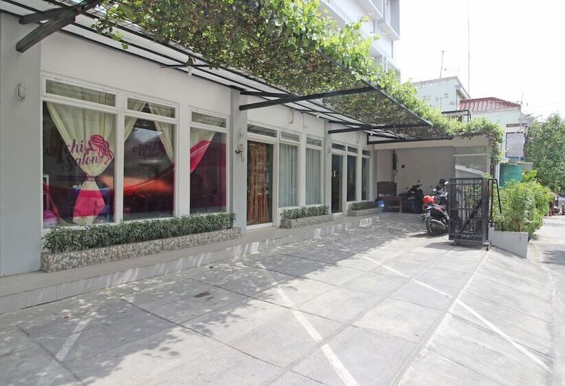 فندق Reddoorz Near Solo Balapan Station