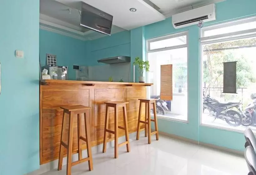 Hotelli Reddoorz Near Solo Balapan Station