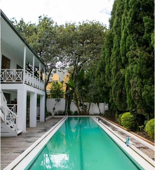 تختخواب و صبحانه Sandton Farmhouse