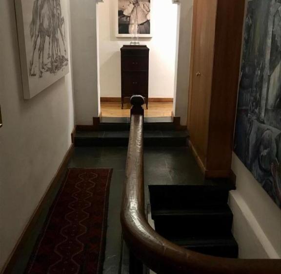 تختخواب و صبحانه Sandton Farmhouse