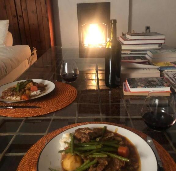 تختخواب و صبحانه Sandton Farmhouse