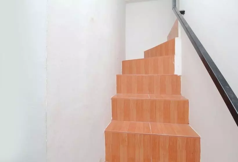 Retkeilymaja Kamar Keluarga Bandara Mas Syariah