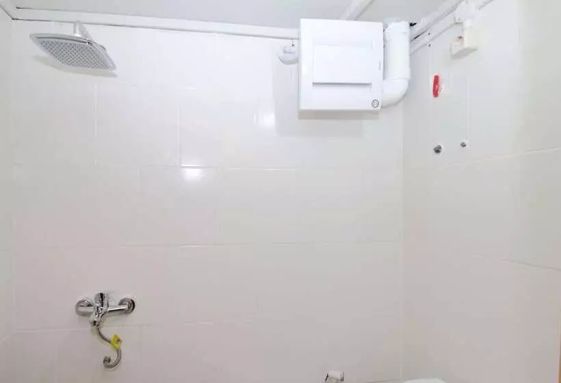 Retkeilymaja Kamar Keluarga Bandara Mas Syariah