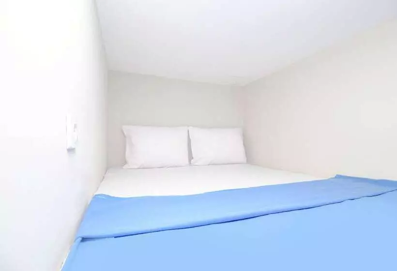 Retkeilymaja Kamar Keluarga Bandara Mas Syariah