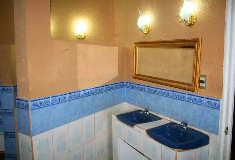 Paz En La Tormenta Tejar   Hostel