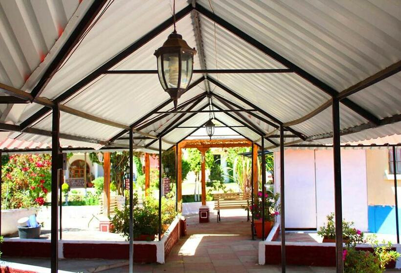 Paz En La Tormenta Tejar Hostel