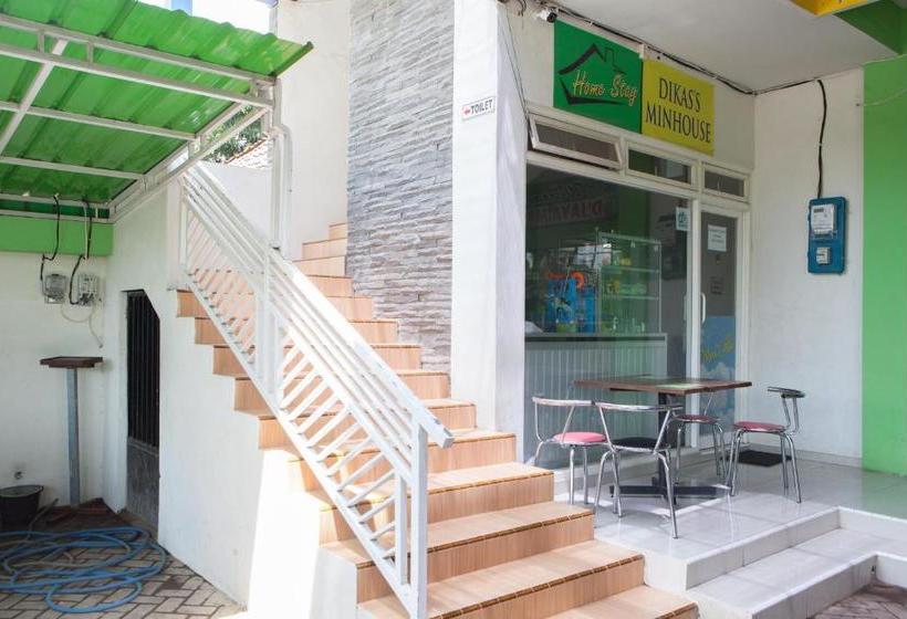 Otel Reddoorz Near Banyuwangi Baru Station