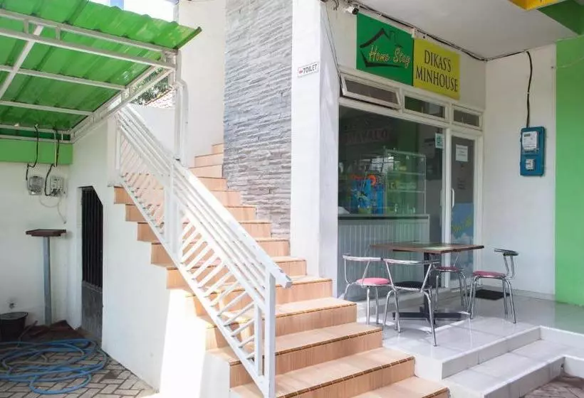 ホテル Reddoorz Near Banyuwangi Baru Station