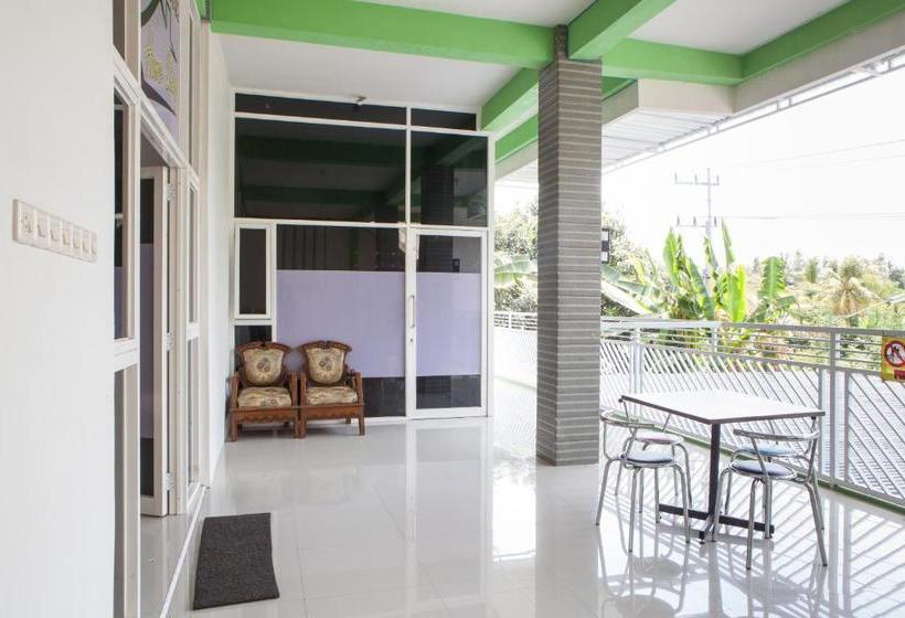 Otel Reddoorz Near Banyuwangi Baru Station