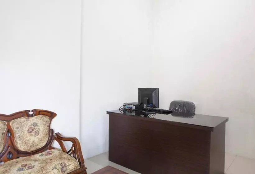 ホテル Reddoorz Near Banyuwangi Baru Station