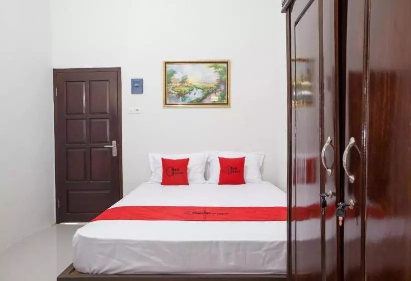 ホテル Reddoorz Near Banyuwangi Baru Station