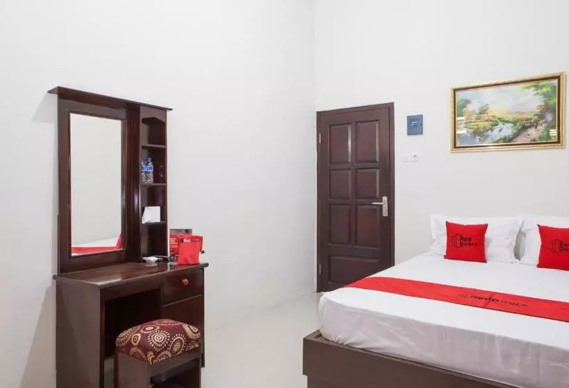 ホテル Reddoorz Near Banyuwangi Baru Station