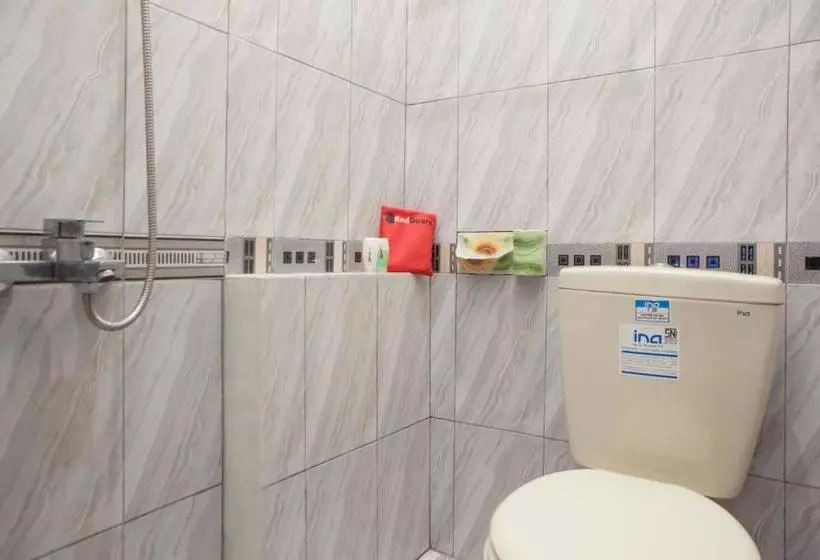 ホテル Reddoorz Near Banyuwangi Baru Station