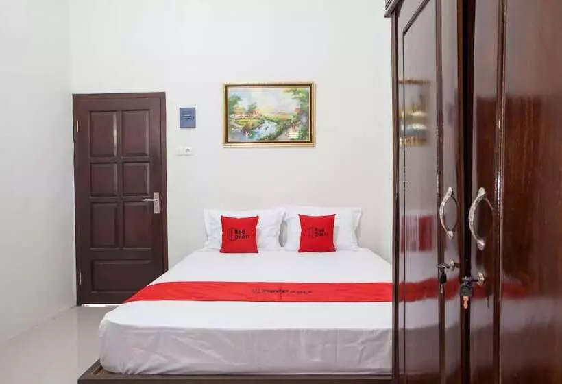 ホテル Reddoorz Near Banyuwangi Baru Station