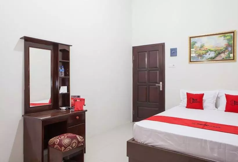 ホテル Reddoorz Near Banyuwangi Baru Station