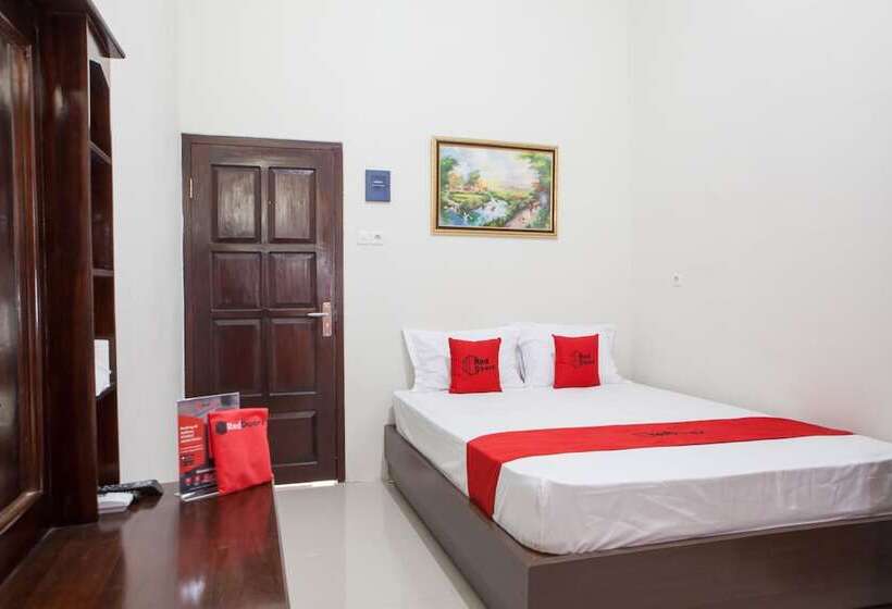 Otel Reddoorz Near Banyuwangi Baru Station