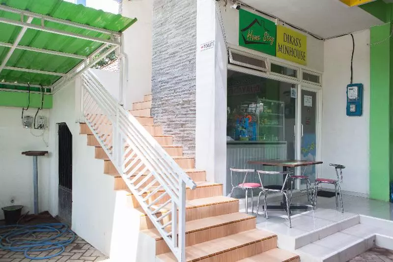 ホテル Reddoorz Near Banyuwangi Baru Station