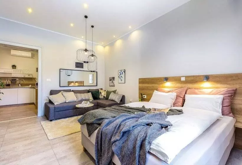 Number 1 Deluxe Apartments